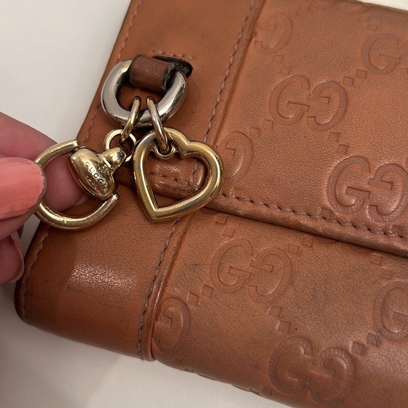 GUCCI Leather Long wallet 7.5”x4”comes with. Dust bag and a box with gold charms - Picture 3 of 7